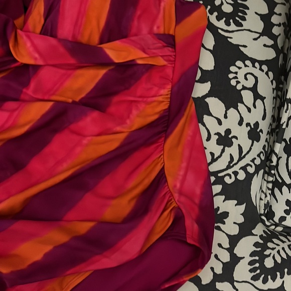 Ladies Beach Club Twist OnePiece, Multi Color, Slimming Swimsuit by RALPH LAUREN - Picture 10 of 16